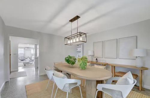 Parker Ridge House | The Palmside Escape Heated Pool, Putt, Relax