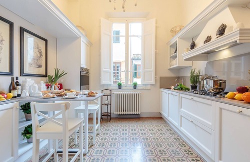 Lucca Historical Center Apartment | The Park View 4 Bedrooms Apartment with Terrace and Elevator inside the Walls of Lucca