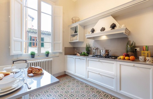 Lucca Historical Center Apartment | The Park View 4 Bedrooms Apartment with Terrace and Elevator inside the Walls of Lucca