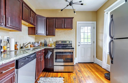 Victorian Village House | The Parkside by Jungle House – Short North Boutique Suites