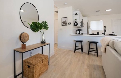 Homestead Villa | The Pass Through - Brand New 2 - 1 Modern Villa