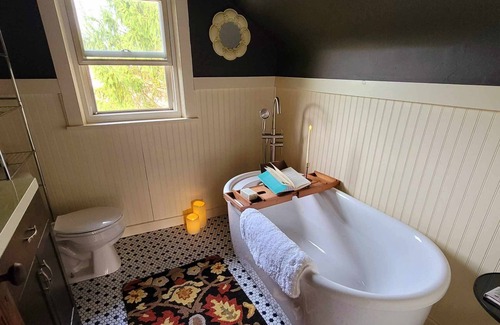 Huntingdon Bed & Breakfast | The Pause Bed & Breakfast