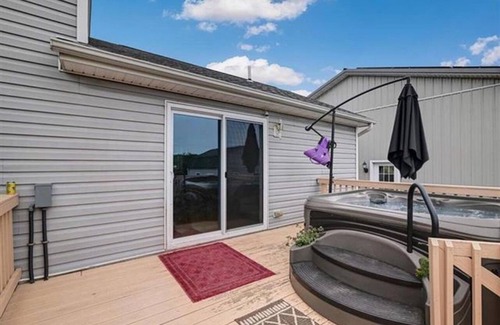Jim Thorpe House | The Peak Escape - Jim Thorpe, 3 Bed, 3 bath home with private hot tub