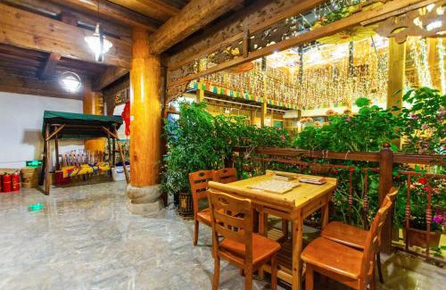 Shangri-La Hotel | The Peak Living