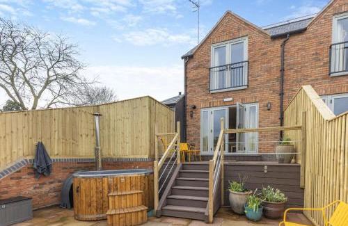 Pershore House | The Pear Tree - Pershore