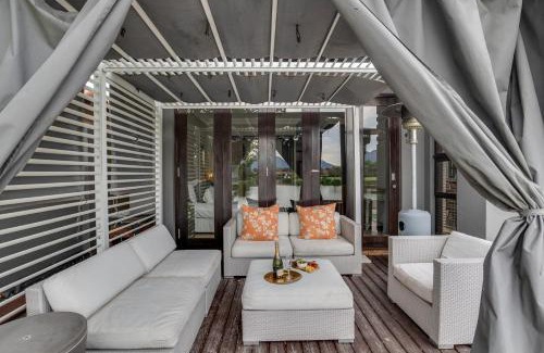 Hartbeespoort House | The Pecan Lake Guesthouse