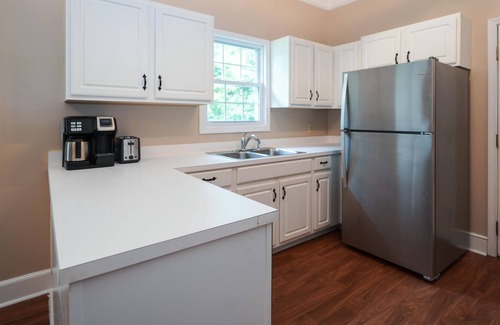 Hartsville House | The Pelican House | 2-bedroom in Hartsville w/King Bed!