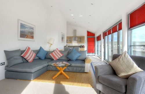 West Bay Cottage | THE PENTHOUSE, family friendly, luxury holiday cottage in West Bay