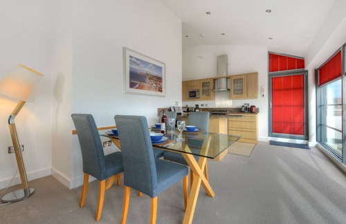 West Bay Cottage | THE PENTHOUSE, family friendly, luxury holiday cottage in West Bay