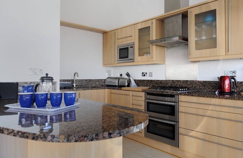 West Bay Cottage | THE PENTHOUSE, family friendly, luxury holiday cottage in West Bay