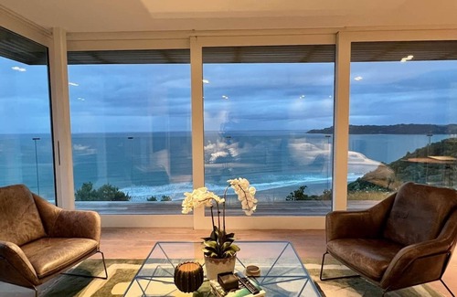 Onetangi Apartment | THE PENTHOUSE STUDIO | Coast & Country | WINTER DEAL - Stay for 3, Pay for 2