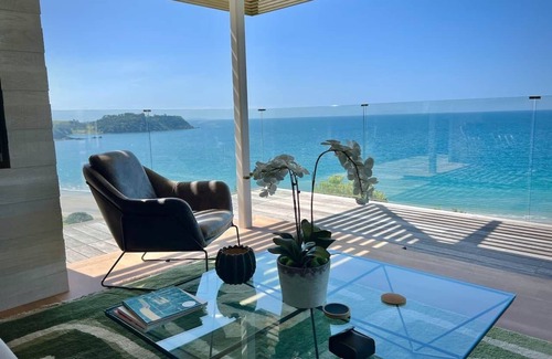 Onetangi Apartment | THE PENTHOUSE STUDIO | Coast & Country | WINTER DEAL - Stay for 3, Pay for 2