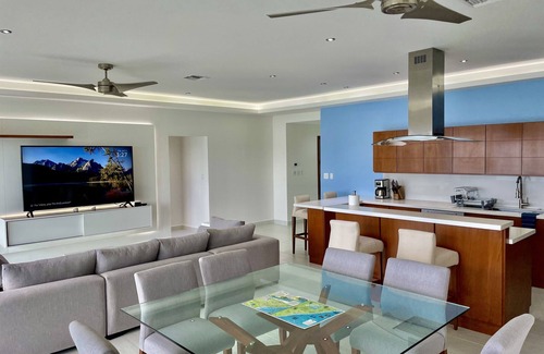 Cozumel Condo | The perfect 2 BR Penthouse with Ocean views, Pool, Tennis & Gym, near downtown