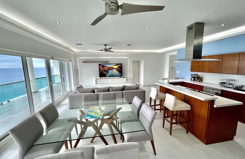 Cozumel Condo | The perfect 2 BR Penthouse with Ocean views, Pool, Tennis & Gym, near downtown