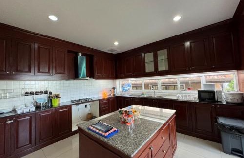 Ratsada Villa | The Phuket Pool Villa