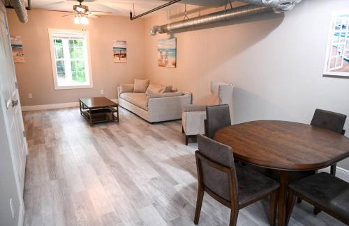 Biloxi Apartment | The Picard Room