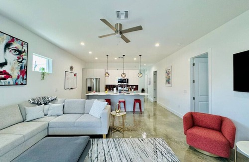 East Naples House | The Pickleball Haven of Naples - Scarlet Dream
