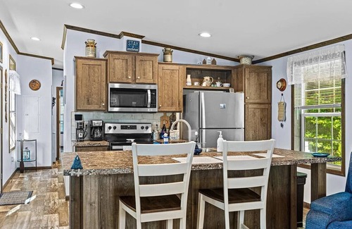 Hadley Cottage | The Pine Ridge Retreat - A Cozy Great Sacandaga Cottage with Private Lake Access