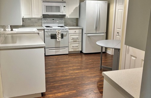 South Glengarry Apartment | The Pinegrove Retreat 4Privacy&Comfort (pets welcome)