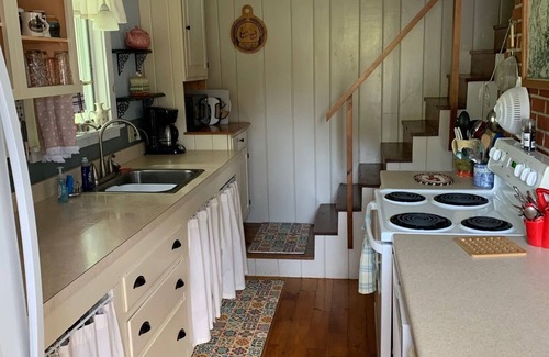 Newcastle Cottage | The Pink Cottage on beautiful Damariscotta Lake.