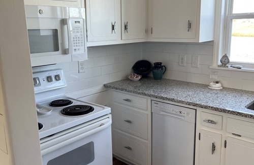 Long Beach Cottage | The Pink cottage on West Beach, water front , short walk to beach