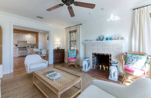 Southland Park Villa | The Pink Orchid Beach House + Stunning Pool!