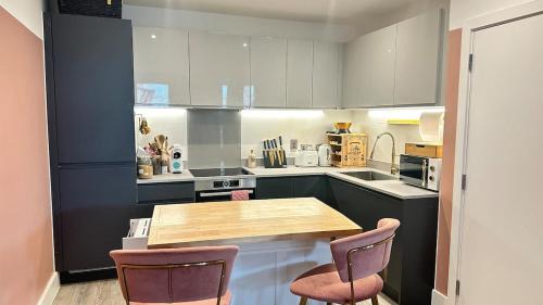 Abbey Wood Apartment | The Pink Perfect Place