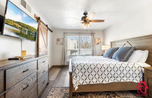 Northeast Heights House | The Plaza - An Irvie Home w Summer Pool