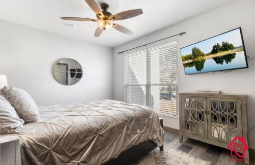 Northeast Heights House | The Plaza - An Irvie Home w Summer Pool