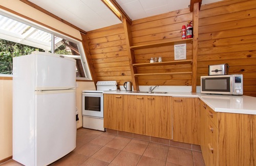 Okiato Cottage | The Plum House Wairoro Park - Russell Holiday Home