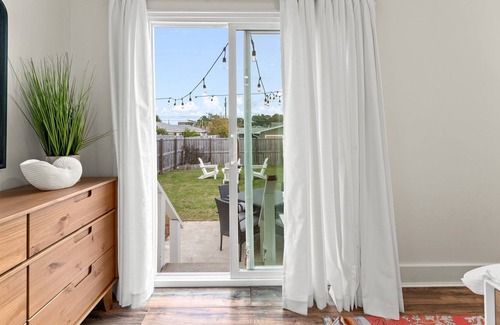 Holiday Beach Villa | The Pointbreak Unit A, 2 blocks from the beach!