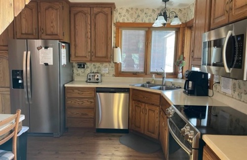Rapid City House | The Ponderosa Secluded Cabin 5 miles to Lake Pactola! Central air! Hot tub!WIFI!