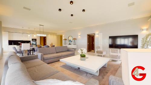 Cannes City Centre Apartment | THE POOL HOUSE Cannes