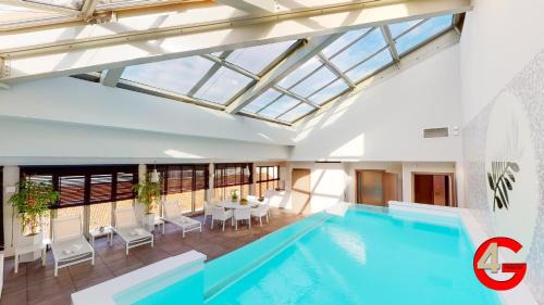 Cannes City Centre Apartment | THE POOL HOUSE Cannes