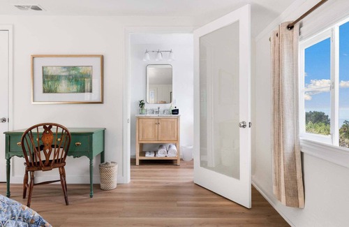 Country Club House | The Porter House - La Jolla Ocean Views | Hot Tub