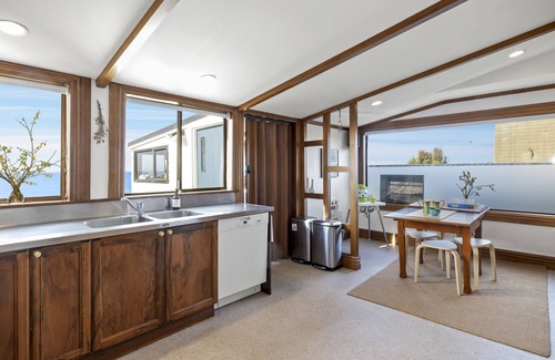 Brighton House | The Professor's Beach House - Brighton Home