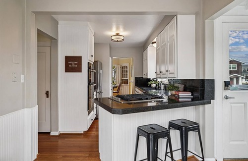 Seaside House | The Purple House | Historic | Hot Tub