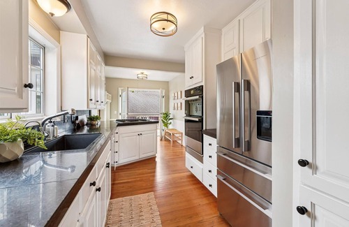 Seaside House | The Purple House | Historic | Hot Tub