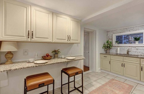 Historic Downtown Savannah Apartment | The Quaint Quarters on Jones, Historic | Quiet