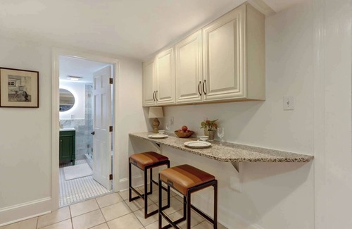 Historic Downtown Savannah Apartment | The Quaint Quarters on Jones, Historic | Quiet