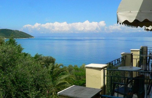 Apraos Bed & Breakfast | The Quality And Hospitalityof Apraos Bay Hotel Has Been Identified