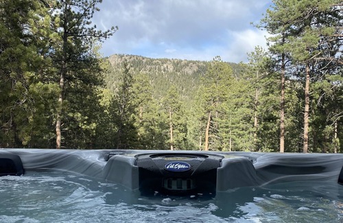Bailey House | THE RÛSTIC MTN HOUSE 4B 3BA Cal Spas Hot Tub 2.5 Acres Private 🌲
