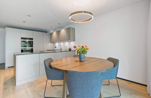 Dietikon District Apartment | The R Apartment Zugerberg - EV Wallbox - Terrasse