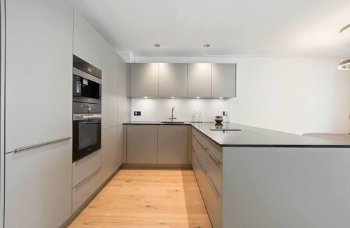 Dietikon District Apartment | The R Apartment Zugerberg - EV Wallbox - Terrasse