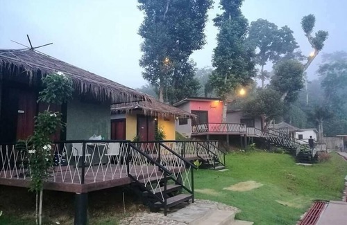 Hin Dat Hotel | The Raft Land