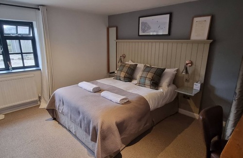 Minchinhampton Hotel | The Ragged Cot