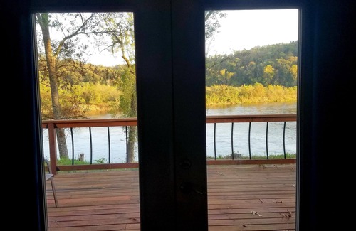 Calico Rock House | The Rainbow - Cabin 2 -Amazing White River frontage views!