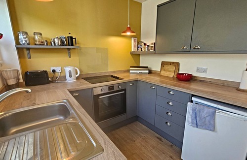 St. Mawes Cottage | The Red House Annexe - a holiday home that sleeps 4 guests in 2 bedrooms