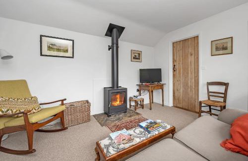 Hawstead House | The Red Shed Entire home for 2 Private garden and parking 2 miles from Bury St Edmunds