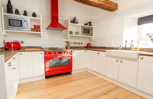 Carnforth Cottage | THE RED WELL COUNTRY INN, pet friendly, with hot tub in Carnforth